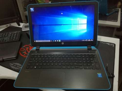 1ST BID TAKES!!!*BEAUTIFUL*HP PAVILION 15*i5-4210U*BEATS AUDIO*R22000 RETAIL*6GB RAM*1000GB HDD